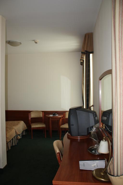 Hotel Saol Krynica Zdroj Rom bilde