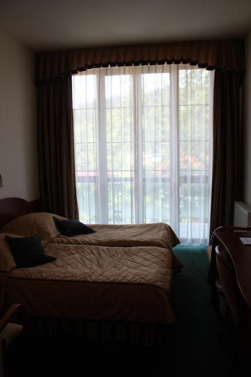 Hotel Saol Krynica Zdroj Rom bilde